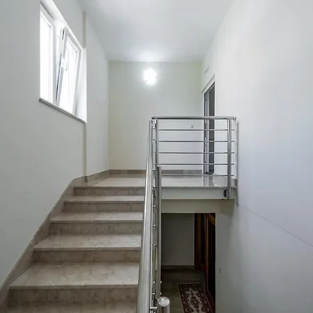 Luxury-new Apartment *